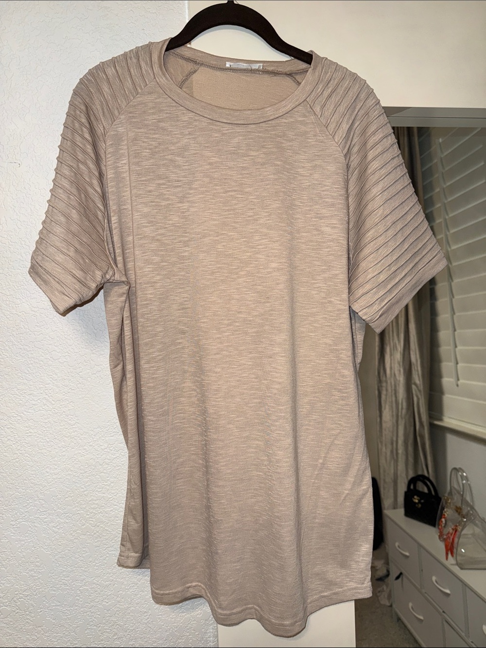 Men's Short-Sleeve Crewneck Tee in Sandstone Beige